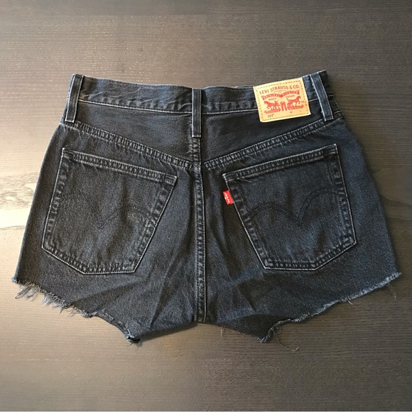 Levi’s 501 Highrise Shorts - Picture 2 of 2